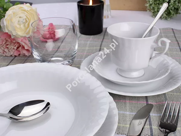 Serwis obiadowo - kawowy na 6 osób (30 el) Chodzież - Iwona C000 Serwis obiadowo - kawowy na 6 osób (30 el) Chodzież - Iwona C000
