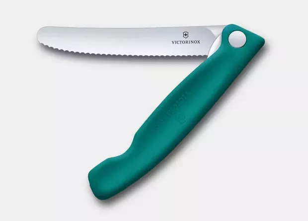 Nóż składany ząbkowany 11 cm Victorinox - Swiss Classic Zielony V.SC.T.6.7834.FC1 Nóż składany ząbkowany 11 cm Victorinox - Swiss Classic Zielony V.SC.T.6.7834.FC1